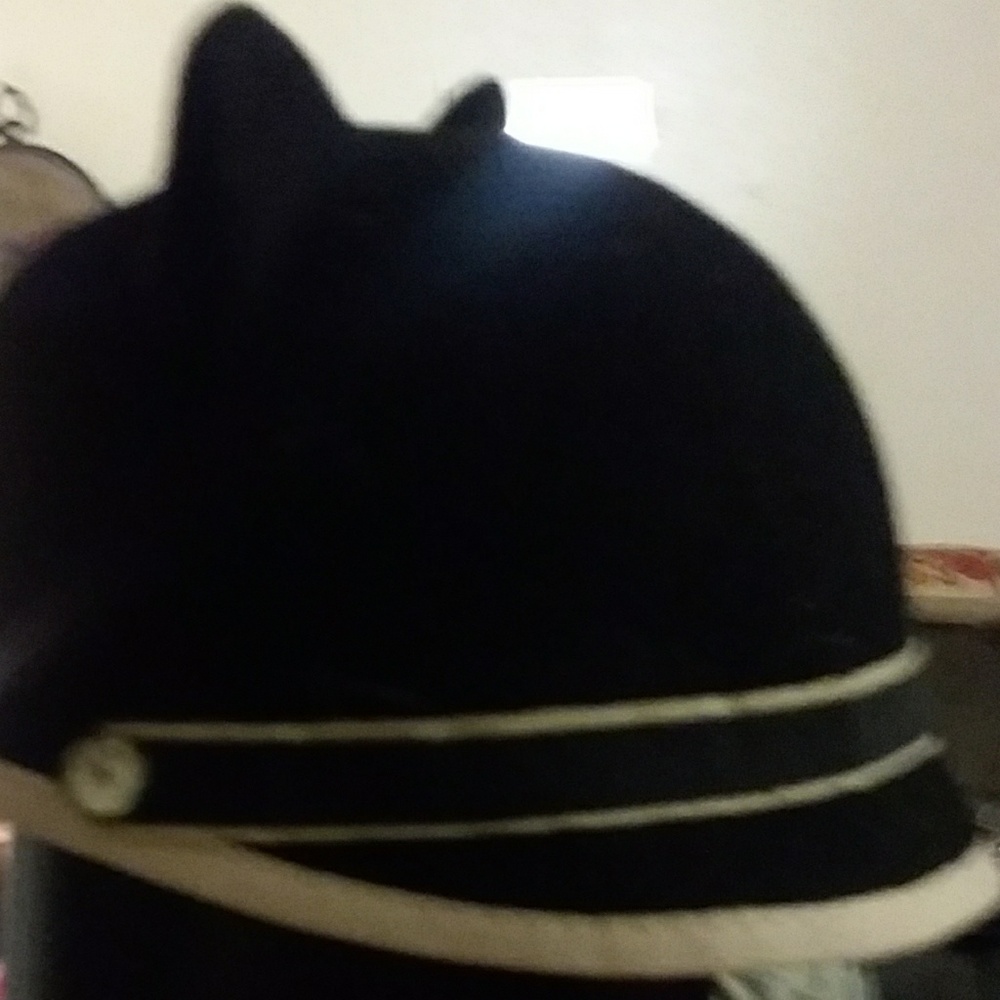 Elegant Black Hat with Cream Accents